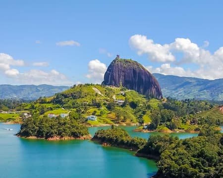 Tour a Guatapé y Piedra del Peñol