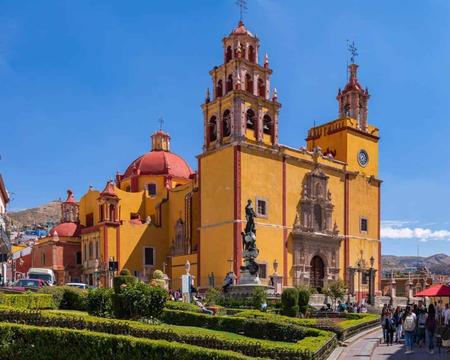 BELLEZAS Y CENTRO HISTÓRICO CON TRASLADOS (CVU)