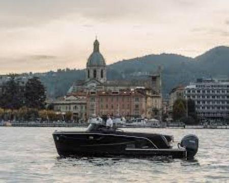 PRIVATE BOAT TOUR ON LAKE COMO