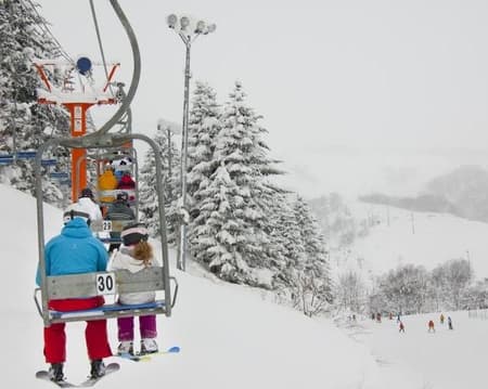 Lift Pass and ski lesson for 6 hours with English speaking instructor at Niseko village