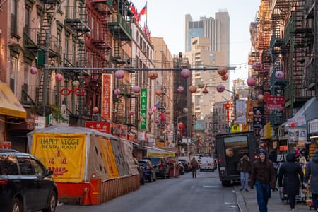 New York Contrasts Tour in Spanish