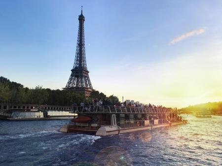 Crucero Panorámico con Bateaux Parisiens