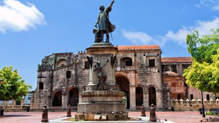 Santo Domingo Día Completo con Almuerzo desde Punta Cana, Playa Bávaro y Uvero Alto con Recogida