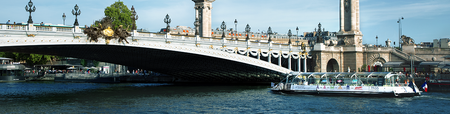 Barco Turístico Hop On Hop Off de París Batobus 24 horas