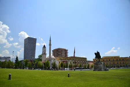 Excursão a pé por dentro de Tirana