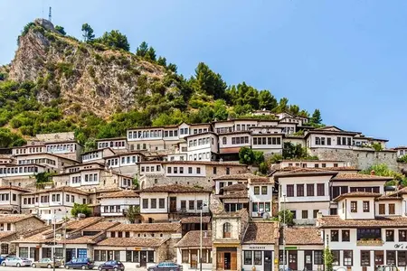 Excursão de dia inteiro no Lago Belsh e na cidade de Berat saindo de Tirana