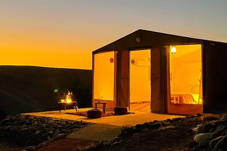 Overnight stay in the Agafay Desert, Deluxe Tent with Show and Swimming Pool