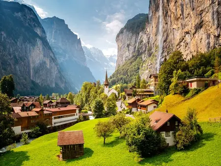 Explore Grindelwald, Interlaken and Lauterbrunnen from Zurich - Full-Day Tour