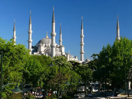 Istanbul Classics: Hagia Sophia, Blue Mosque and Gran Bazaar with Bosphorus Cruise - Full-Day Tour