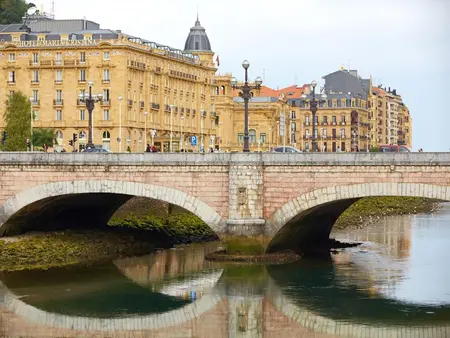 Old Town Walking Tour with Pintxo - Small Group