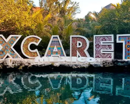 Xcaret park tour with transportation from Cancún 