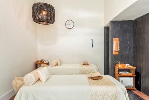 Ocean Riviera Paradise, 