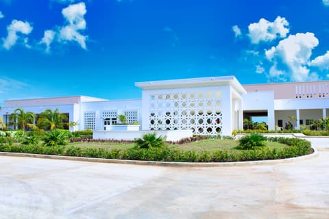 Gran Muthu Ensenada, 