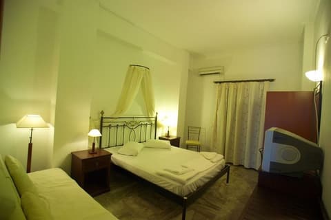 Mary Studios and Apartments, 