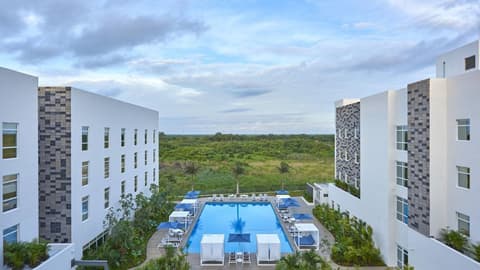 City Express Suites by Marriott Cancun Aeropuerto Riviera, 