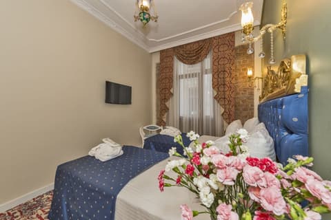 By Murat Crown Hotel, 