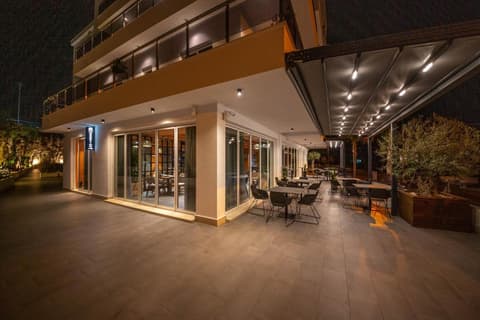 Azure Inn Hotel, Hotel