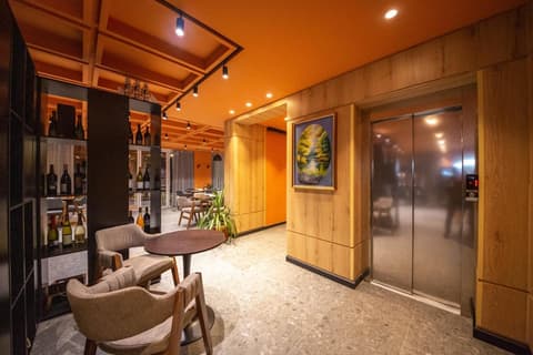 Azure Inn Hotel, Lobby