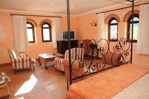 La Figuerola Hotel & Restaurant, 