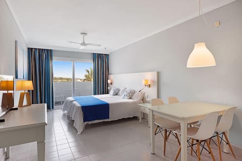 FlipFlop Cala Mandia, 