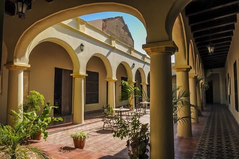 HOTEL E LA AVELLANEDA, 