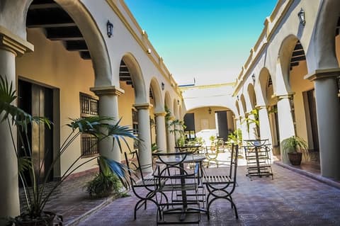 HOTEL E LA AVELLANEDA, 