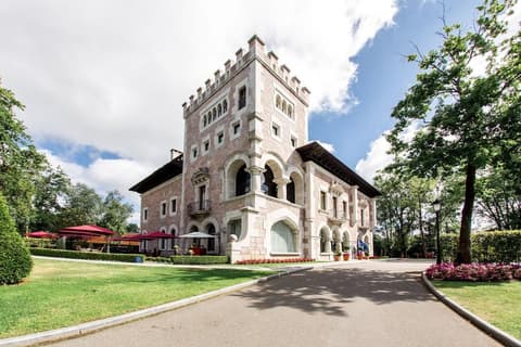 Castillo Del Bosque La Zoreda, 