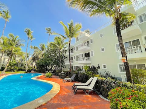 Relax Studios Deluxe Pool Wifi Beach, 