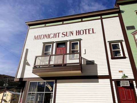 Midnight Sun Hotel, 