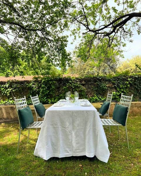 Les Cols Pavellons (Adults Only), 