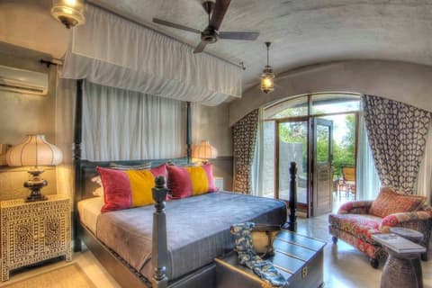 Desert & Delta Safaris: BODDS 9KK/9 Night Package - BBK/BBK - Any 3 Lodges