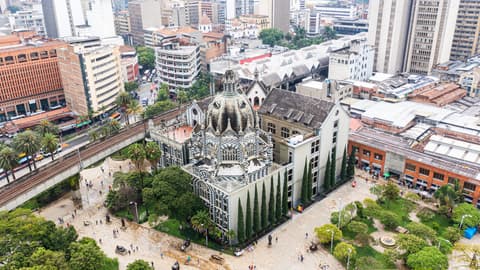 Experiencia de 6 días de Medellín y Pereira, en la región cafetera, tour privado