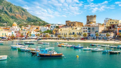 Islas, costa y sabores de Campania: 8 días en Capri, Ischia y Nápoles, tour privado