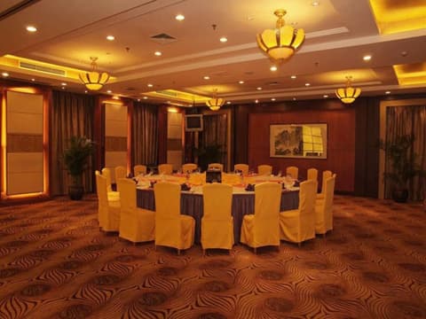 Maochen New Century Hotel, 