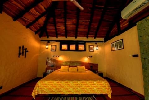 Pugdundee Safaris - Kanha Earth Lodge, 