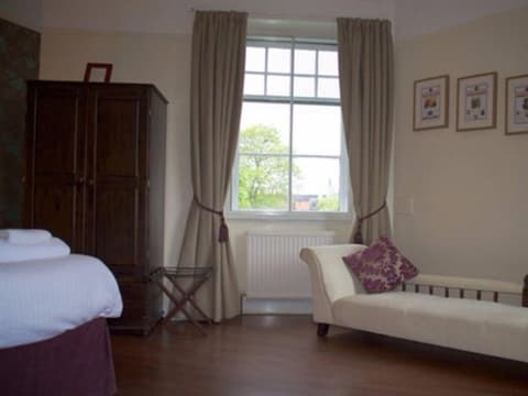 Cathedral House Hotel, 