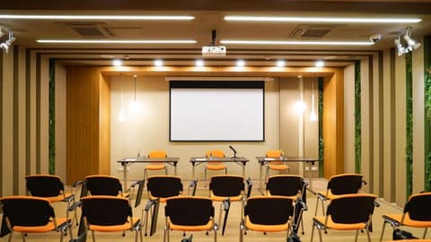 Diplomat Business Hotel, 