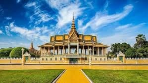 Phnom Penh via Kampong Thom to Siemreap - Departure on Monday