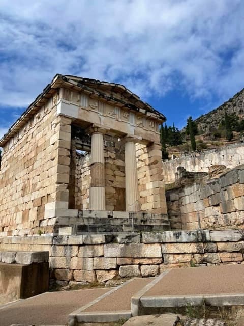 Athens & 4 days Classical Tour with Meteora & Santorini