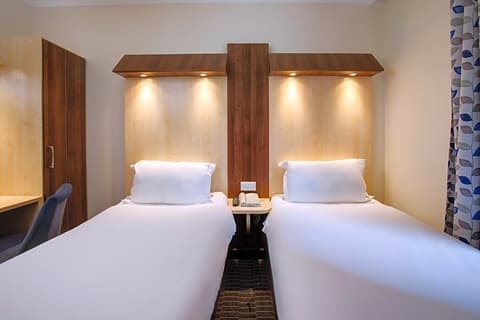 London Town Getaway “on a budget!”