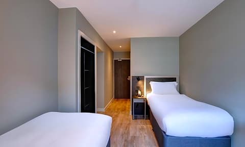 London Town Getaway “on a budget!”