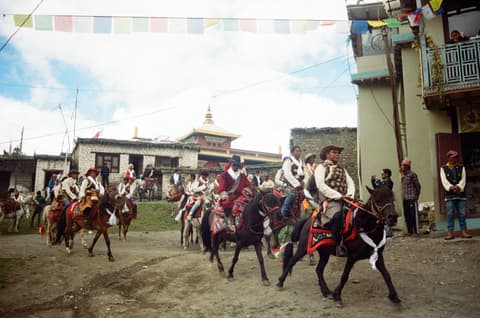 Mustang district: horseback adventure in the last "forbidden kingdom"