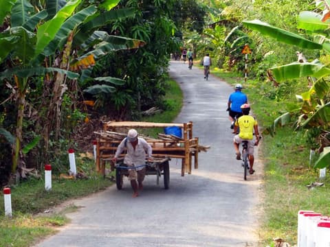 Siem Reap a Phnom Penh vía Kampong Thom - Salida el Martes