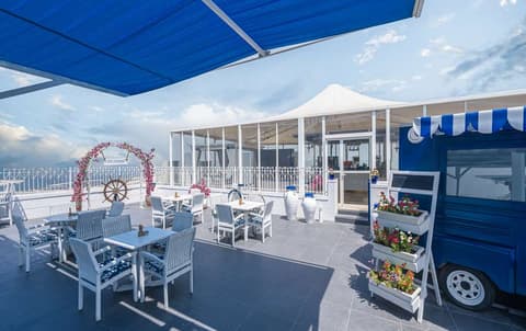 Hyatt Regency Dubai and Galleria, 