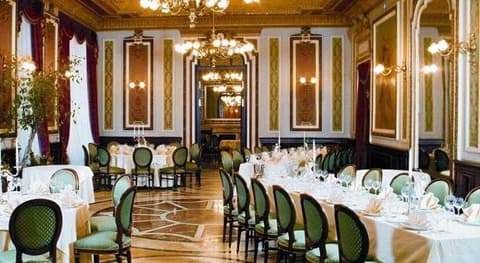 Hotel Savoy, RESTAURANT