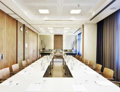 Holiday Inn Hamburg, CONFERENCE