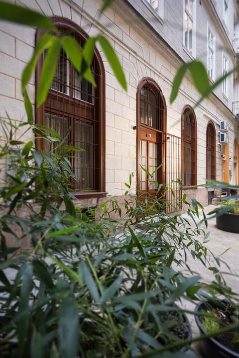 Green Dream Apartment, 