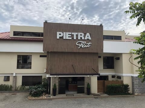 Pietra Flat, HOTEL