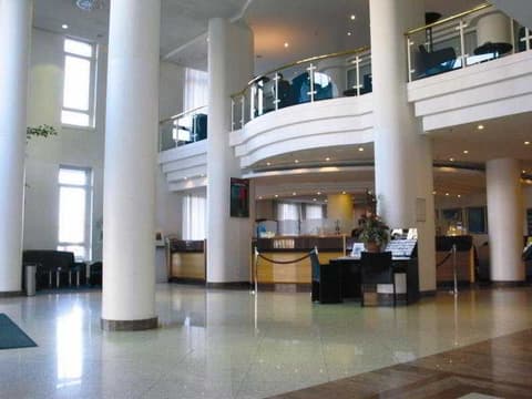 Holiday Inn Hamburg, GENERAL