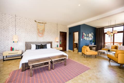 Selina Montañita, ROOM